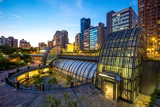 大安捷運站夜景