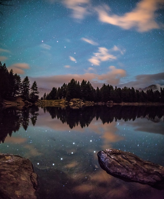 Starry night on Lake Azzurro
