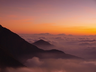暮色中的南大武與吐蛇流山及雲海