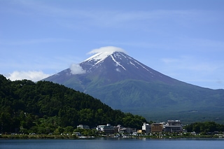 《日本》初夏の富士山・河口湖