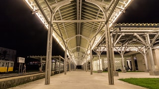 夜晚的月台